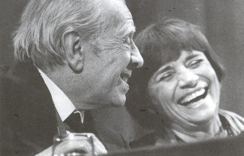 Jorge Luis Borges junto a María Esther Vázquez